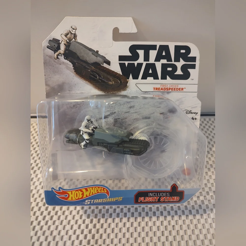 Hot Wheels Starships First Order Treadspeeder Star Wars Die-Cast NWT Disney